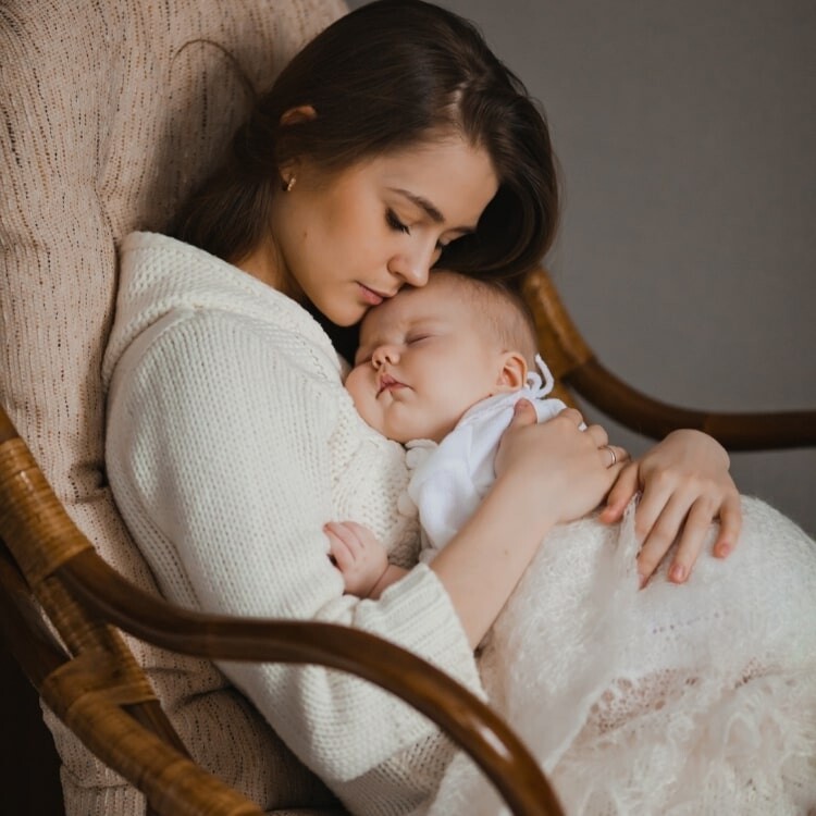 Bebeğinizin Huzurlu Uykusu İçin Doğru Pozisyon ve Uyku Rutini Oluşturma İpuçları